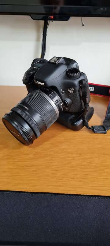 Canon 7D Body with Canon EFS 18 - 200mm Lens