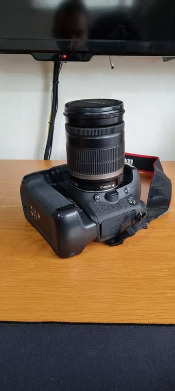 Canon 7D Body with Canon EFS 18 - 200mm Lens