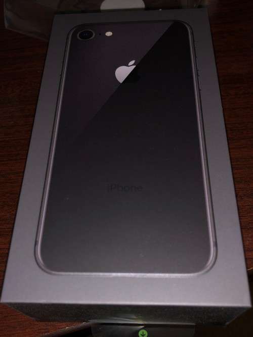 iPhone 8 64GB Space Grey + Wireless Charger and Cover