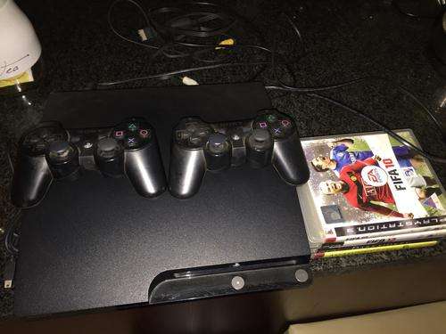 Playstation 3 320GB + 2 controllers and Games