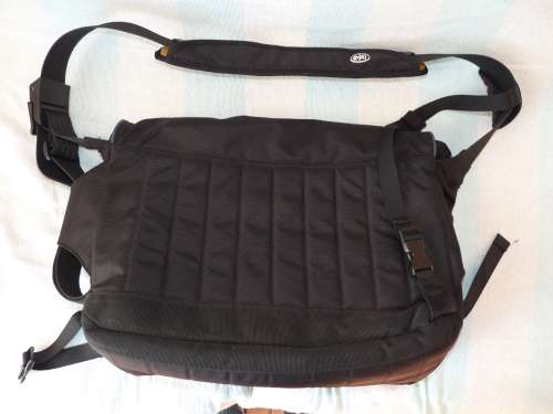 LOW PRICE!! CRUMPLER laptop bag - Practically NEW!