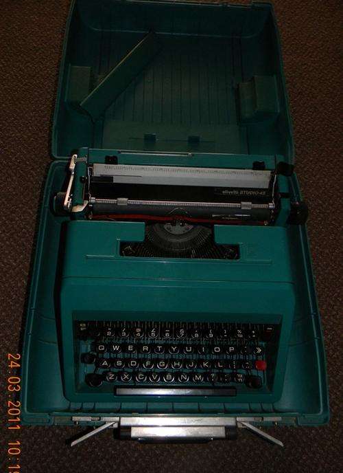 Olivetti Studio 45 Typewriter