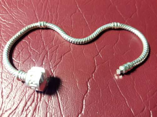 VERY NICE SOLID STERLING SILVER PANDORA BRACELET WITH SNAP CLASP IN EXCELLENT CONDITION