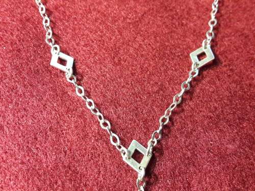 SOLID STERLING SILVER NECKLACE WITH LOBSTER CLASP IN PERFECT CONDITION