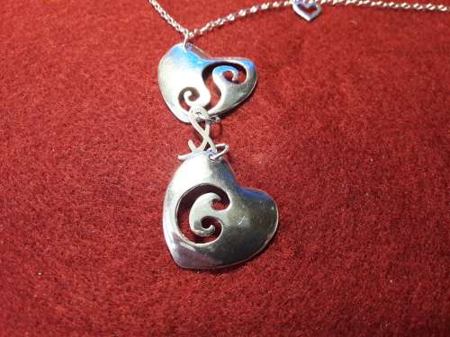 LOVELY VERY LONG SOLID STERLING SILVER NECKLACE WITH PENDANTS IN EXCELLENT CONDITION