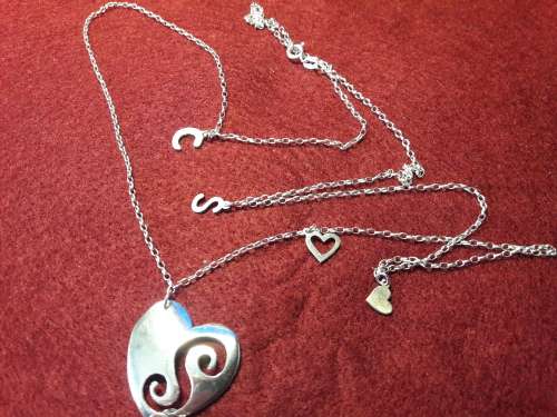 LOVELY VERY LONG SOLID STERLING SILVER NECKLACE WITH PENDANTS IN EXCELLENT CONDITION