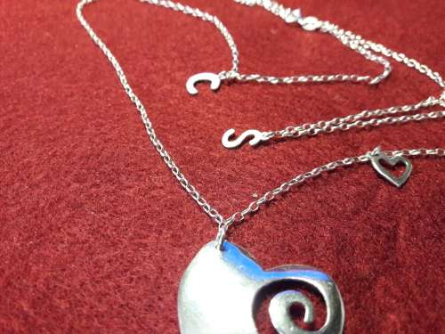 LOVELY VERY LONG SOLID STERLING SILVER NECKLACE WITH PENDANTS IN EXCELLENT CONDITION