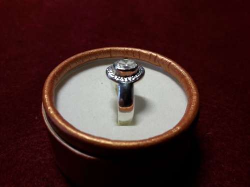 BEAUTIFUL SOLID GENUINE STERLING SILVER RING IN PERFECT CONDITION