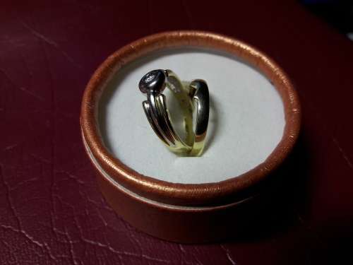 STUNNING 18 ct SOLID GENUINE GOLD ENGAGEMENT AND WEDDING RING WITH DIAMOND IN EXCELLENT CONDITION.