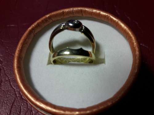 STUNNING 18 ct SOLID GENUINE GOLD ENGAGEMENT AND WEDDING RING WITH DIAMOND IN EXCELLENT CONDITION.