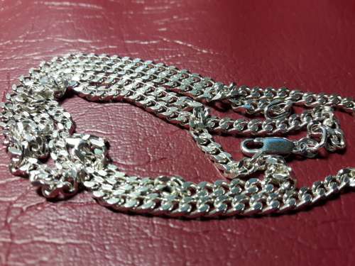 LOVELY LONG SOLID GENUINE STERLING SILVER NECKLACE WITH ITALIAN CLASP IN PERFECT CONDITION