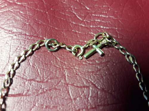 LOVELY SOLID GENUINE 9 ct GOLD CHARM BRACELET IN VERY GOOD CONDITION
