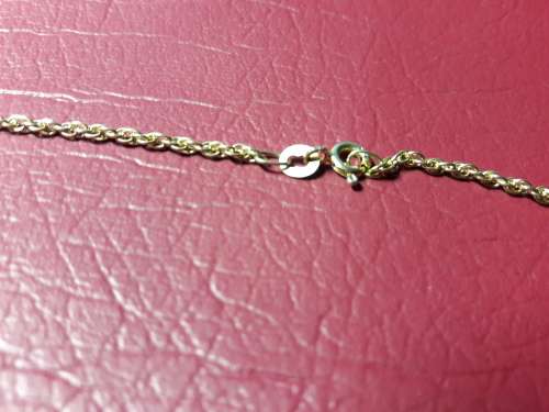 LOVELY 9 CT SOLID GENUINE GOLD NECKLACE IN EXCELLENT CONDITION