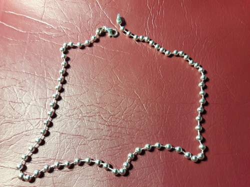 GORGEOUS SOLID GENUINE STERLING SILVER NECKLACE WITH LOBSTER CLASP IN EXCELLENT CONDITION