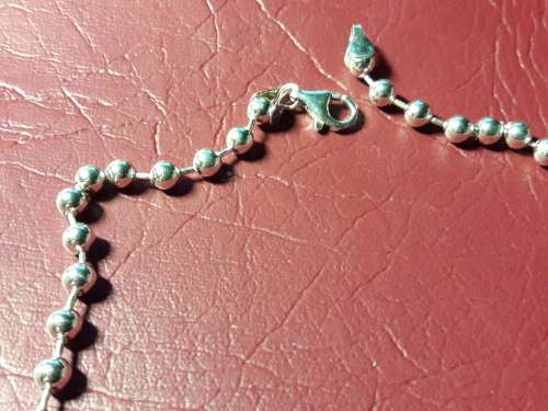GORGEOUS SOLID GENUINE STERLING SILVER NECKLACE WITH LOBSTER CLASP IN EXCELLENT CONDITION