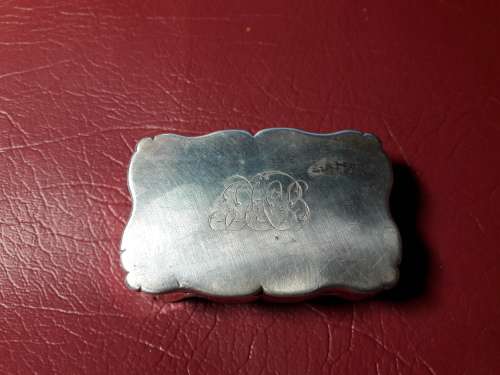 VINTAGE GENUINE SOLID STERLING SILVER BOX IN EXCELLENT CONDITION
