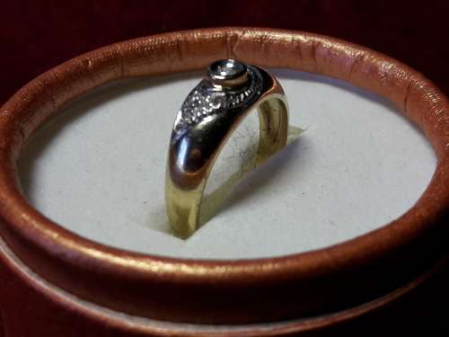 9 ct GENUINE SOLID GOLD RING IN EXCELLENT CONDITION
