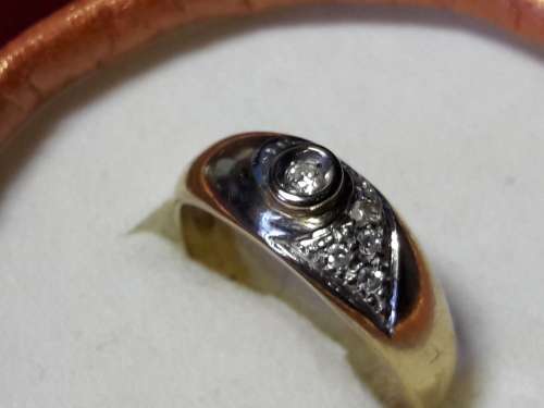 9 ct GENUINE SOLID GOLD RING IN EXCELLENT CONDITION
