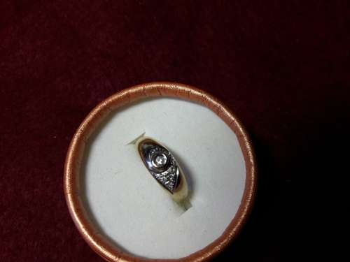 9 ct GENUINE SOLID GOLD RING IN EXCELLENT CONDITION