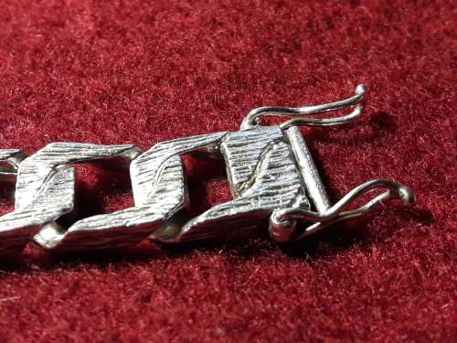 LOVELY HEAVY STRONG SOLID GENUINE HAND MADE STERLING SILVER BRACELET IN PERFECT CONDITION [33 g]