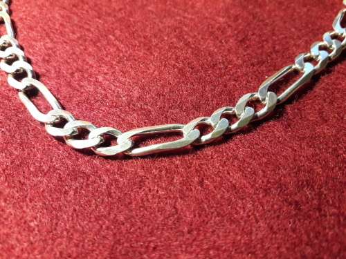 LOVELY SOLID GENUINE STERLING SILVER NECKLACE IN PERFECT CONDITION