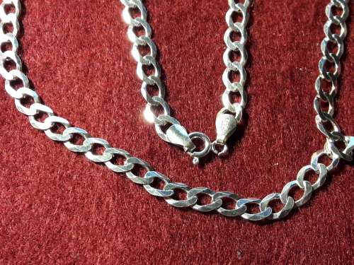 LOVELY SOLID GENUINE STERLING SILVER NECKLACE WITH ITALIAN CLASP IN PERFECT CONDITION
