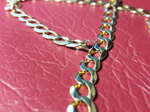 LOVELY 9 CT SOLID GENUINE GOLD NECKLACE WITH ITALIAN CLASP IN PRISTINE CONDITION