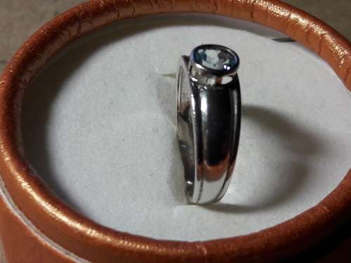 LOVELY SOLID GENUINE STERLING SILVER RING IN EXCELLENT CONDITION.