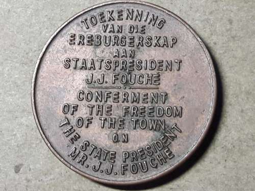 TOEKENNING VAN EREBURGERSKAP AAN STAATSPRESIDENT J.J. FOUCHE - 20 AUGUST 1971 KRUGERSDORP MEDALLION