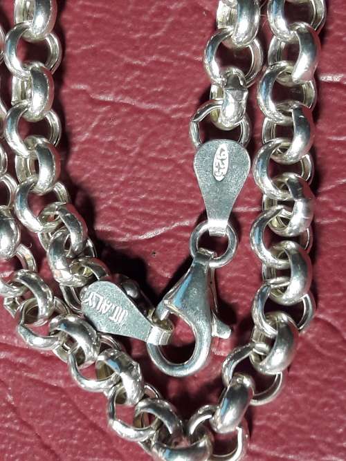 LOVELY SOLID GENUINE STERLING SILVER NECKLACE WITH LOBSTER CLASP IN PERFECT CONDITION