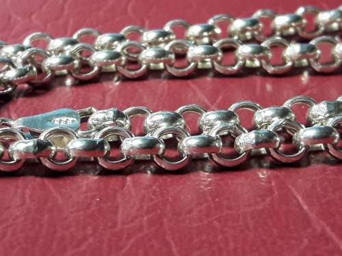 LOVELY SOLID GENUINE STERLING SILVER NECKLACE WITH LOBSTER CLASP IN PERFECT CONDITION