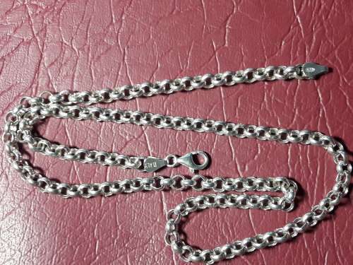 LOVELY SOLID GENUINE STERLING SILVER NECKLACE WITH LOBSTER CLASP IN PERFECT CONDITION