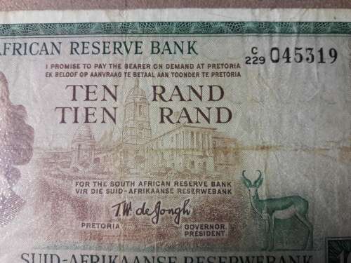 2 x RSA - TW DE JONGH - R10 NOTES - In good circulated condition.