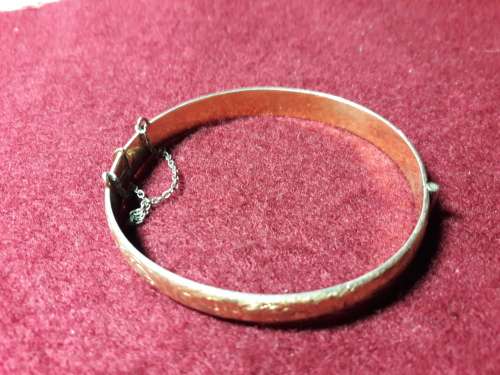 LOVELY 9 ct GOLD METAL CORE BANGLE IN EXCELLENT CONDITION [1/5 Thick]