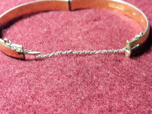LOVELY 9 ct GOLD METAL CORE BANGLE IN EXCELLENT CONDITION [1/5 Thick]