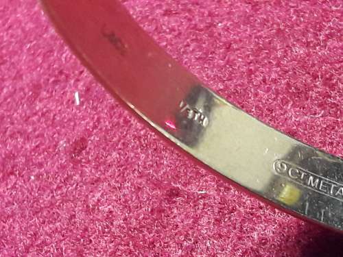 LOVELY 9 ct GOLD METAL CORE BANGLE IN EXCELLENT CONDITION [1/5 Thick]