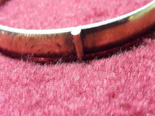 LOVELY 9 ct GOLD METAL CORE BANGLE IN EXCELLENT CONDITION [1/5 Thick]