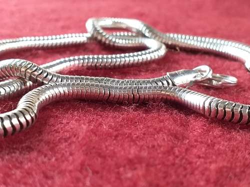 LOVELY GENUINE SOLID STERLING SILVER SNAKE NECKLACE WITH LOBSTER CLASP AS GOOD AS NEW [23,8 g]