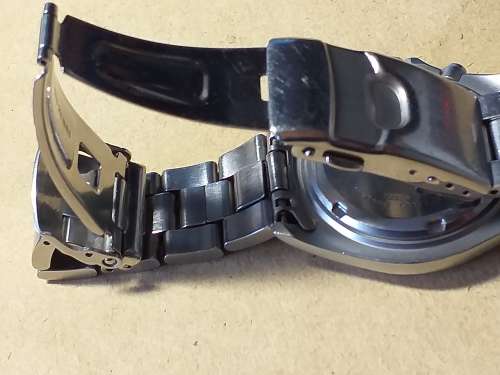 SEIKO  KINETIC MENS WATCH [Working occasionaly but selling as not working]