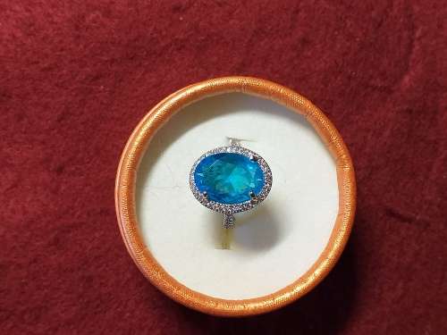 LOVELY GENUINE SOLID STERLING SILVER RING [Missing one claw on stone]