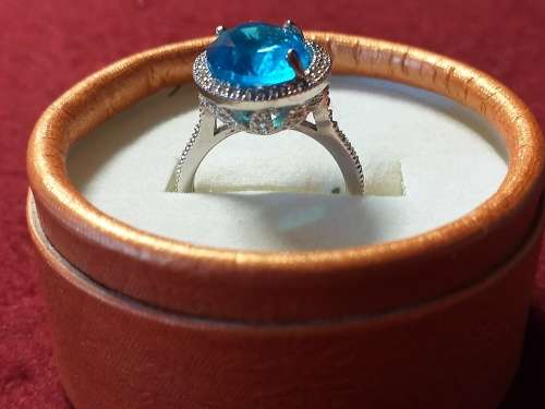 LOVELY GENUINE SOLID STERLING SILVER RING [Missing one claw on stone]