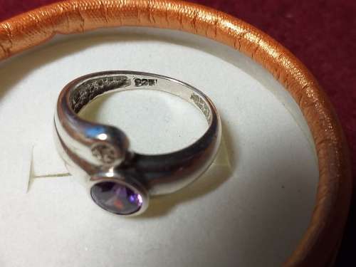 LOVELY GENUINE SOLID STERLING SILVER RING IN EXCELLENT CONDITION