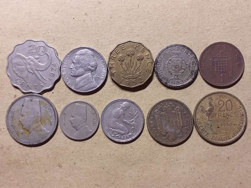 A LOT OF 10 INTERNATIONAL COINS