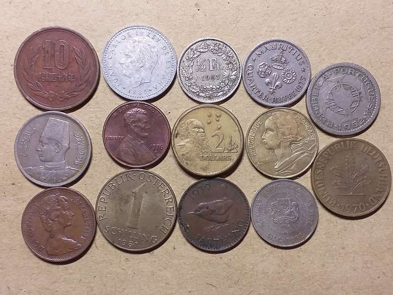 A LOT OF 14 INTERNATIONAL COINS