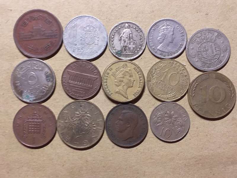 A LOT OF 14 INTERNATIONAL COINS