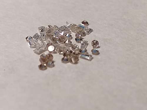 A LOT OF SMALL NATURAL DIAMONDS TOTAL OF 0.30 ct