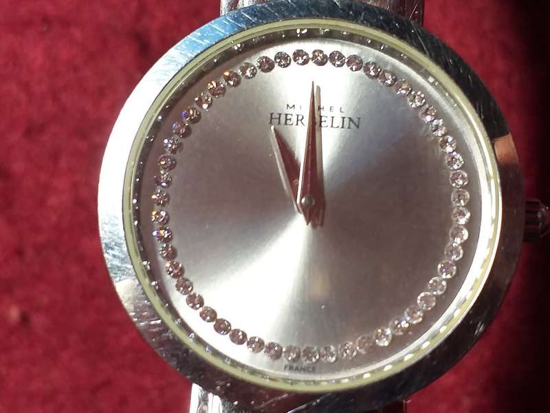 MICHEL HERBELIN WOMEN'S WATCH in good working order. [It needs a battery]