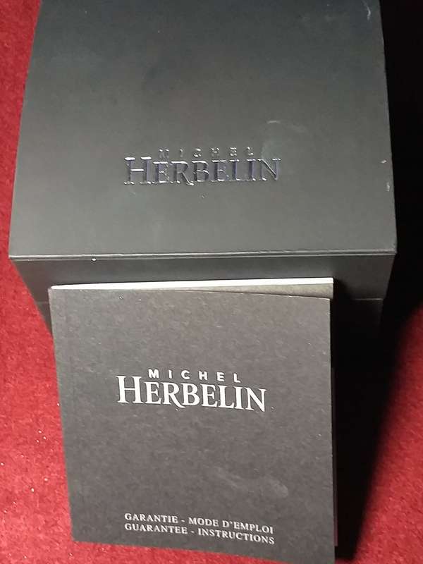 MICHEL HERBELIN WOMEN'S WATCH in good working order. [It needs a battery]