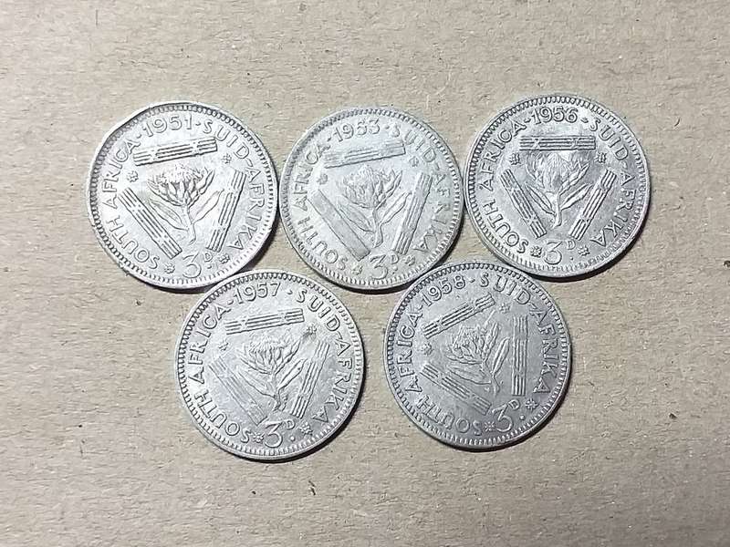 A LOT OF 5 SA UNION SILVER THREEPENCE [Different dates]