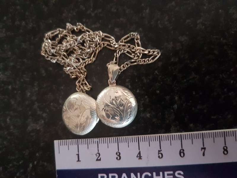 LOVELY SOLID STERLING SILVER FIGARO NECKLACE WITH SILVER LOCKET IN EXCELLENT CONDITION [